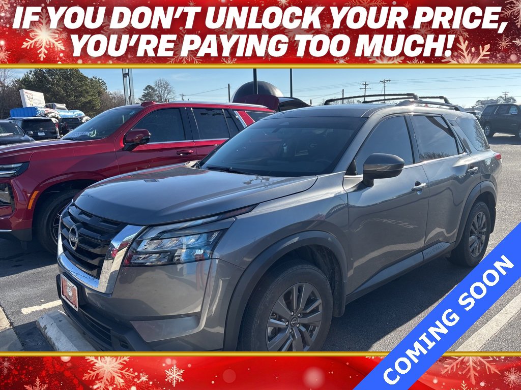 2023 Nissan Pathfinder SV's photo