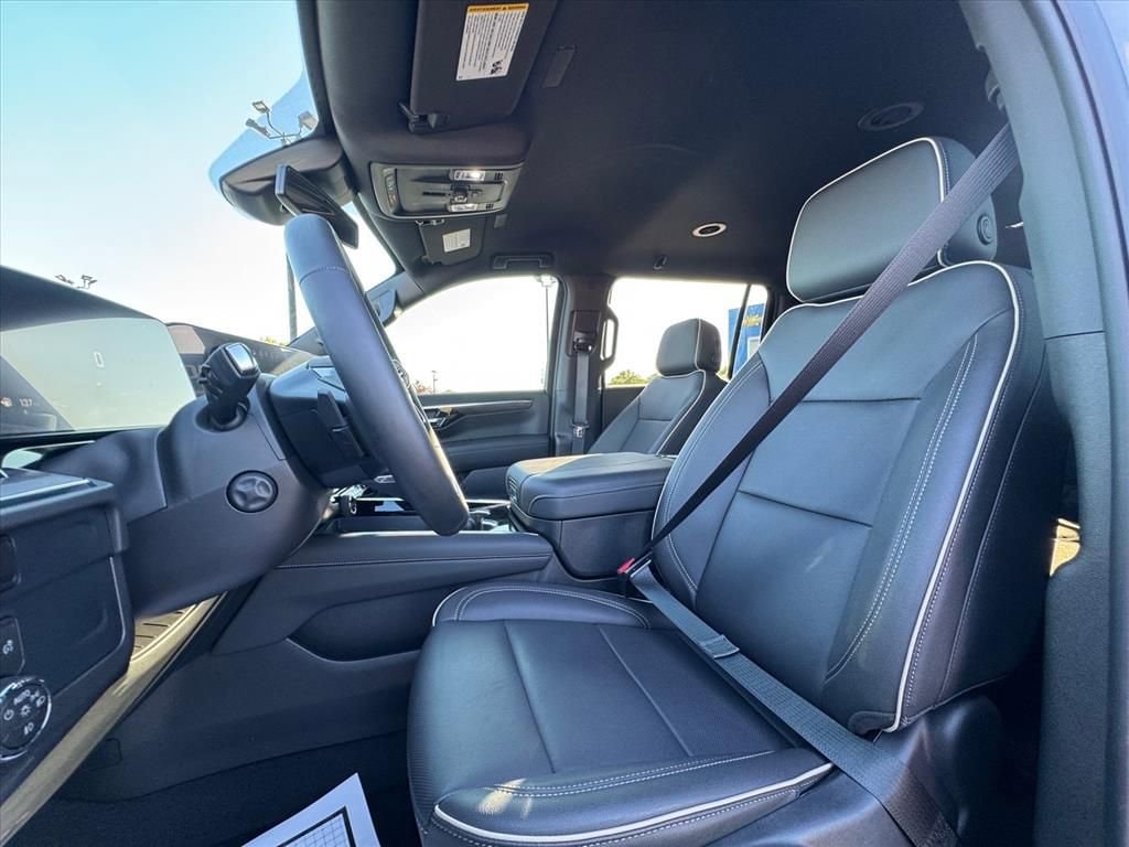 2025 Chevrolet Suburban Premier - Photo 16