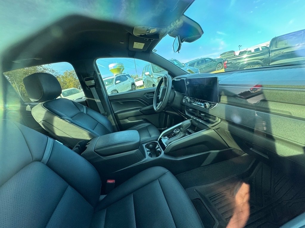 2024 Chevrolet Colorado Trail Boss photo 3