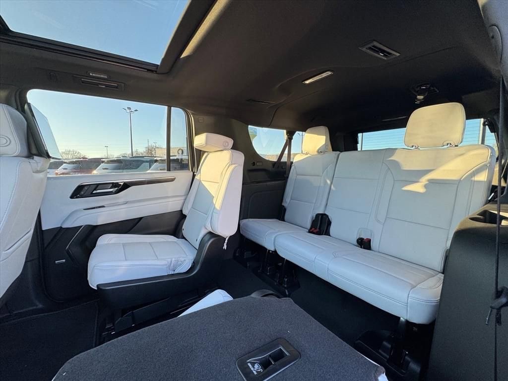 2025 Chevrolet Suburban Premier - Photo 10