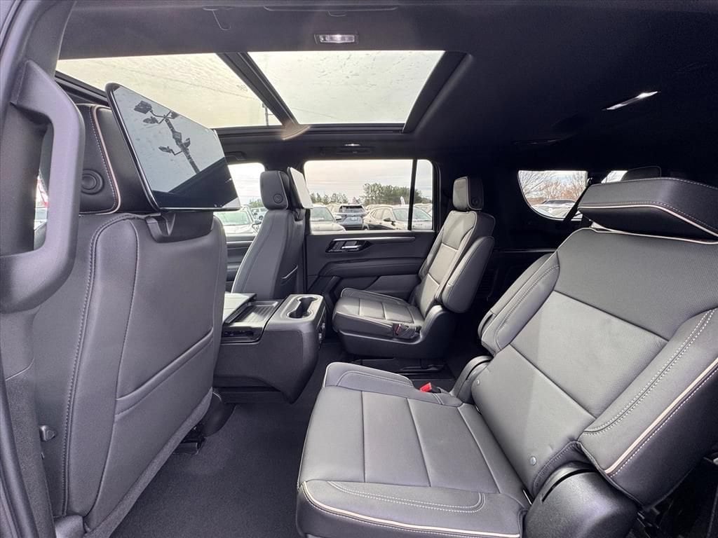 2025 Chevrolet Suburban Premier - Photo 9