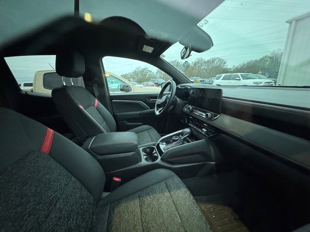 2023 Chevrolet Colorado Z71 photo 2