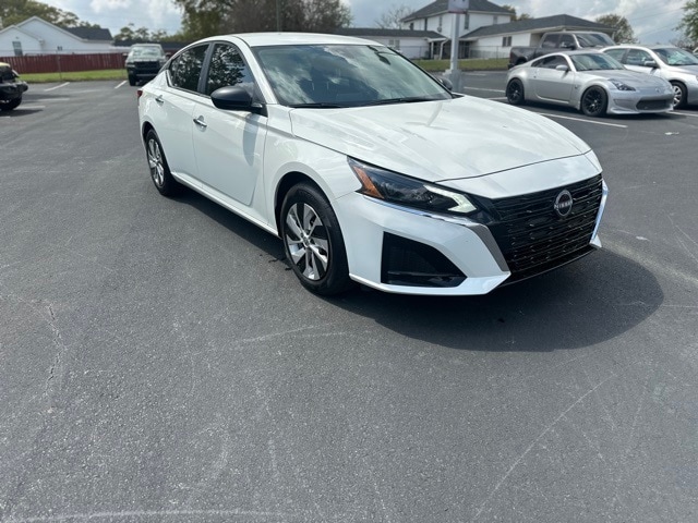 2025 Nissan Altima S's photo