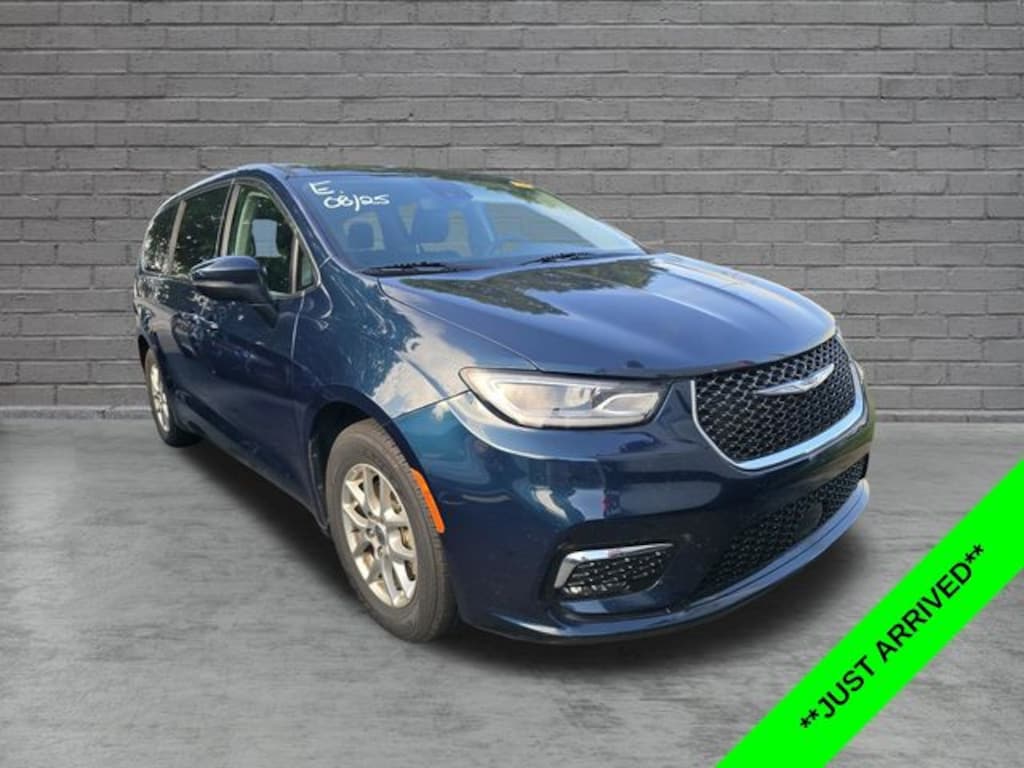 Certified 2023 Chrysler Pacifica Touring L Minivan/Van