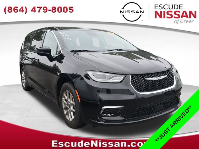 2024 Chrysler Pacifica Touring L's photo