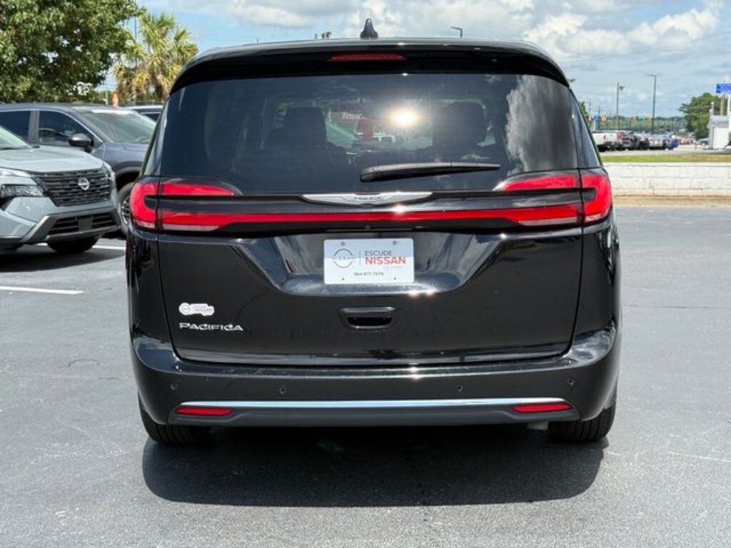 Certified 2024 Chrysler Pacifica Touring L Minivan/Van