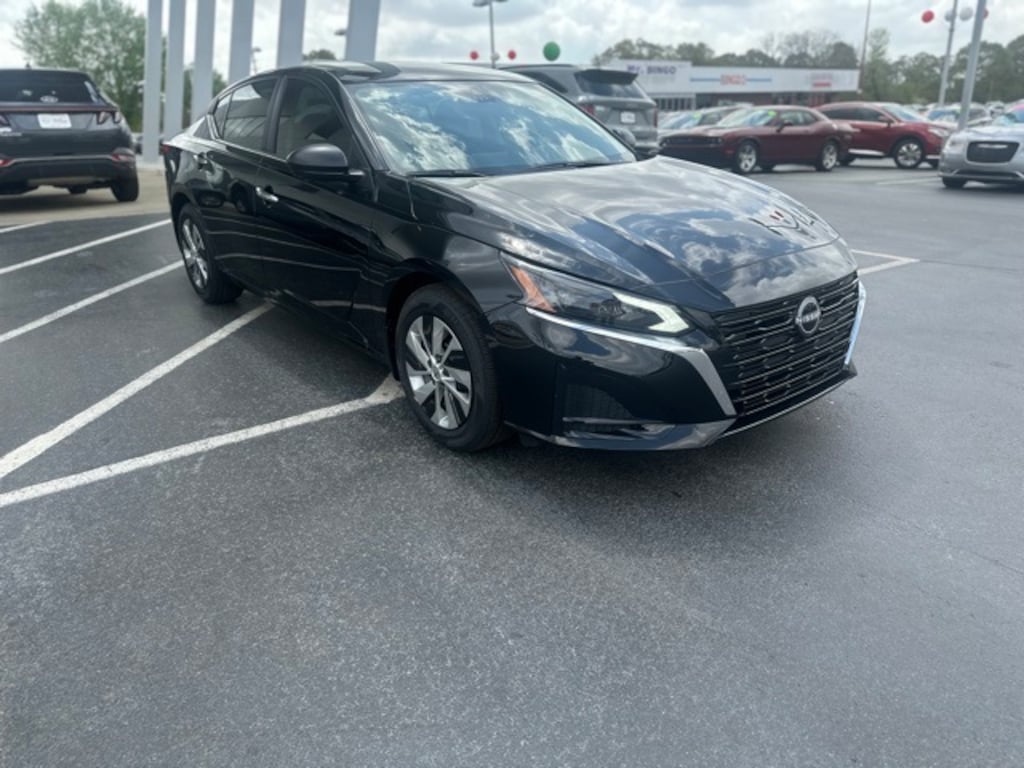 New 2025 Nissan Altima S Sedan