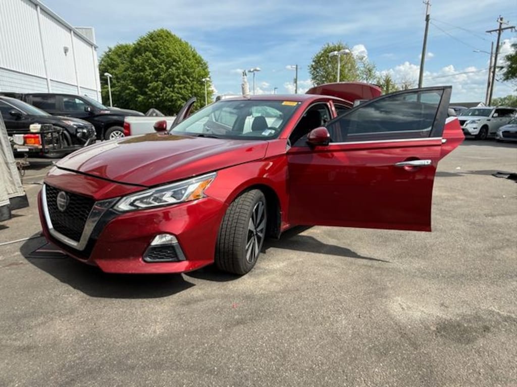 Used 2021 Nissan Altima 2.5 SV Sedan