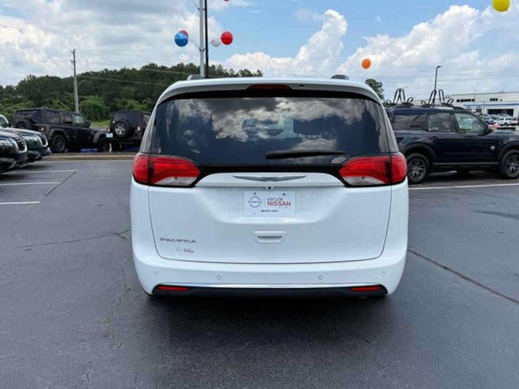 Used 2019 Chrysler Pacifica Touring L Minivan/Van
