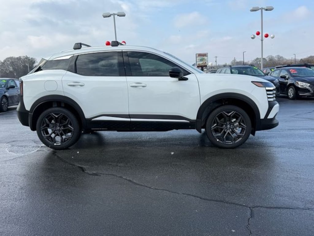 New 2026 Nissan Kicks SR SUV