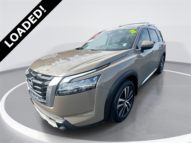 2023 Nissan Pathfinder Platinum's photo