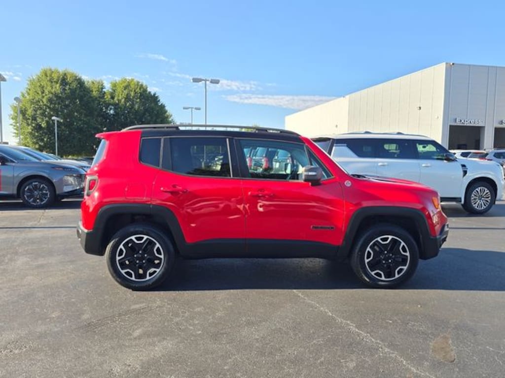 Used 2016 Jeep Renegade Trailhawk SUV