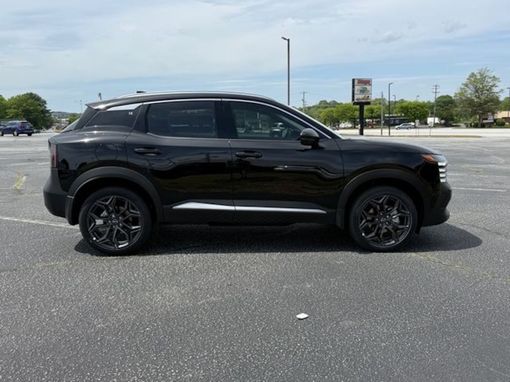 New 2026 Nissan Kicks SR SUV