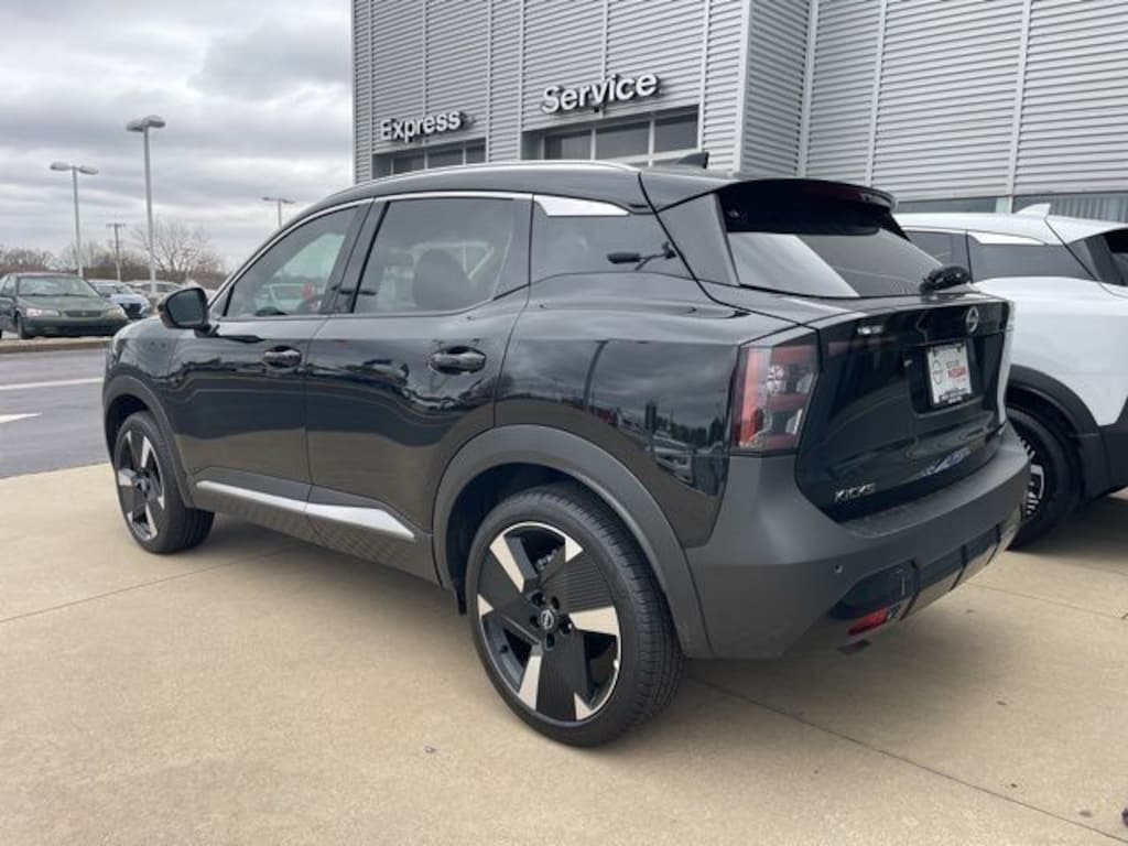 New 2025 Nissan Kicks SR SUV