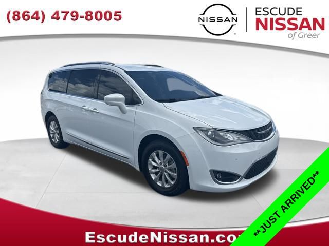 2019 Chrysler Pacifica Touring L's photo