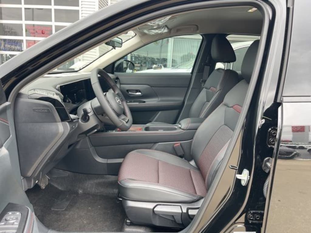 New 2025 Nissan Kicks SR SUV