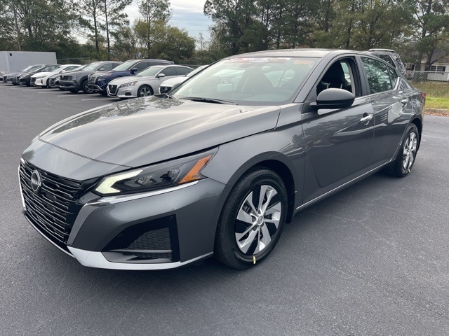 2025 Nissan Altima S's photo