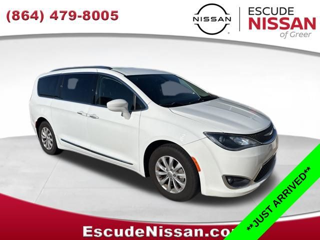 2019 Chrysler Pacifica Touring L's photo