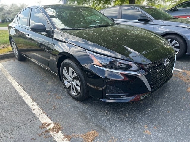 2025 Nissan Altima S's photo