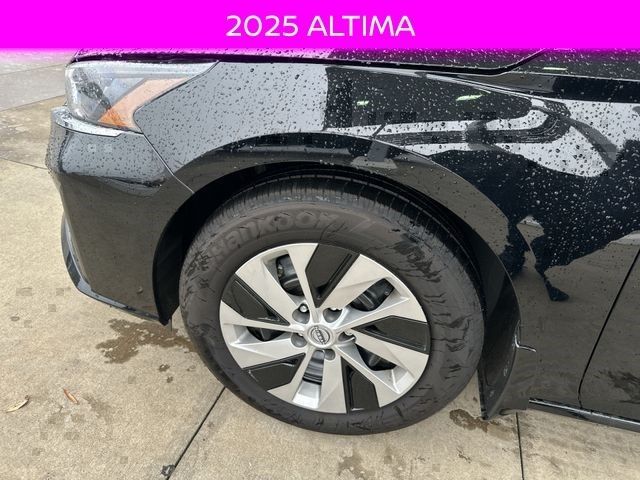 2025 Nissan Altima S - Photo 17