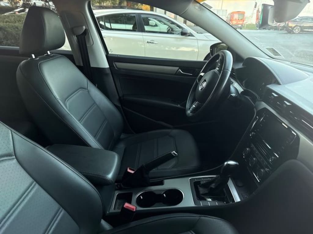 Used 2021 Volkswagen Passat 2.0T SE Sedan