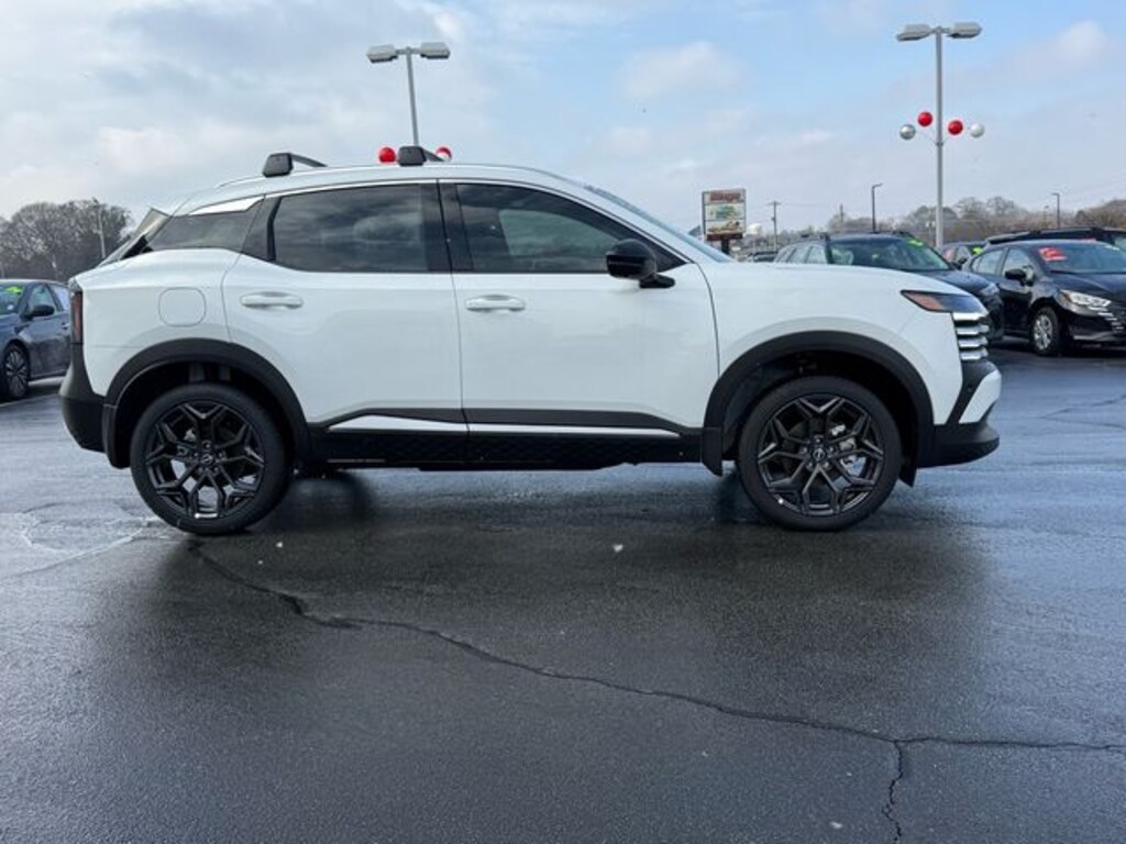 New 2026 Nissan Kicks SR SUV