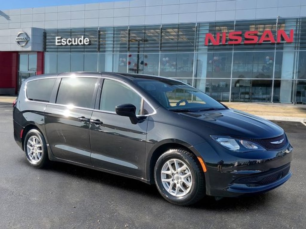 Used 2023 Chrysler Voyager LX Minivan/Van