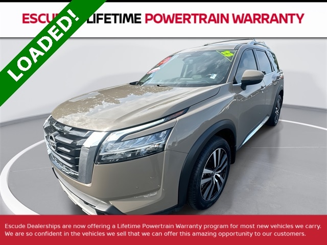 2023 Nissan Pathfinder Platinum's photo