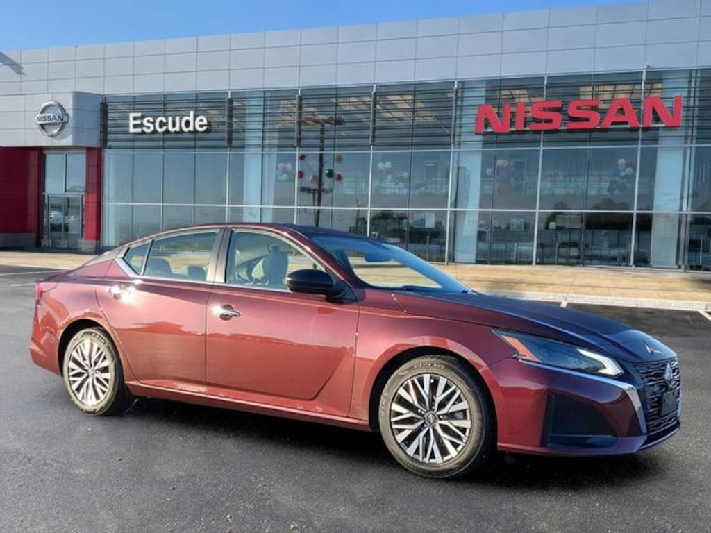 Used 2025 Nissan Altima 2.5 SV Sedan
