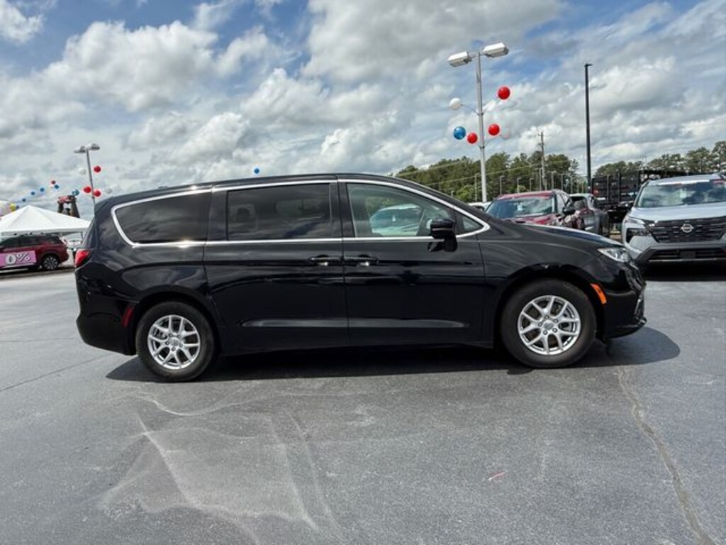 Certified 2024 Chrysler Pacifica Touring L Minivan/Van