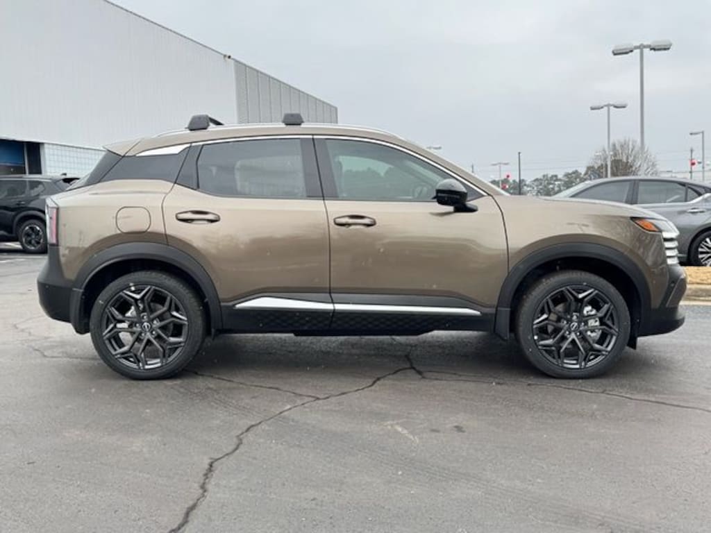 New 2026 Nissan Kicks SR SUV