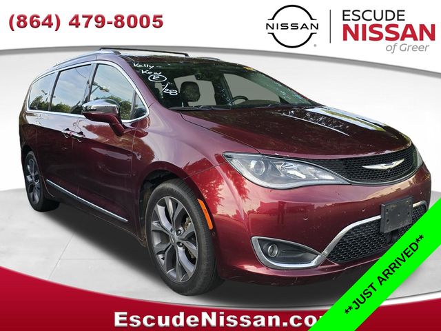 2018 Chrysler Pacifica Limited's photo