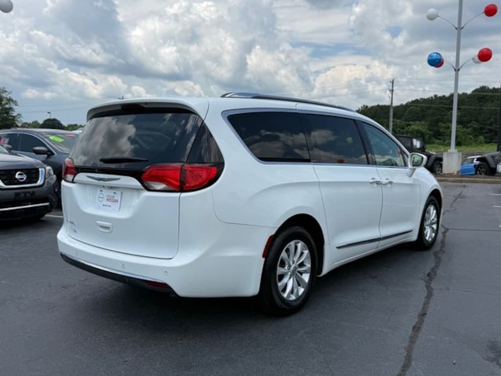 Used 2019 Chrysler Pacifica Touring L Minivan/Van