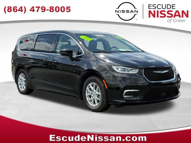 2024 Chrysler Pacifica Touring L's photo