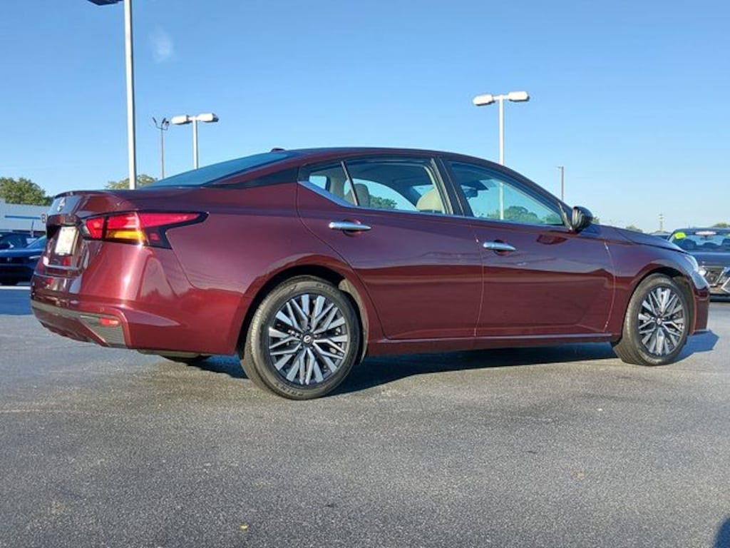 Used 2025 Nissan Altima 2.5 SV Sedan