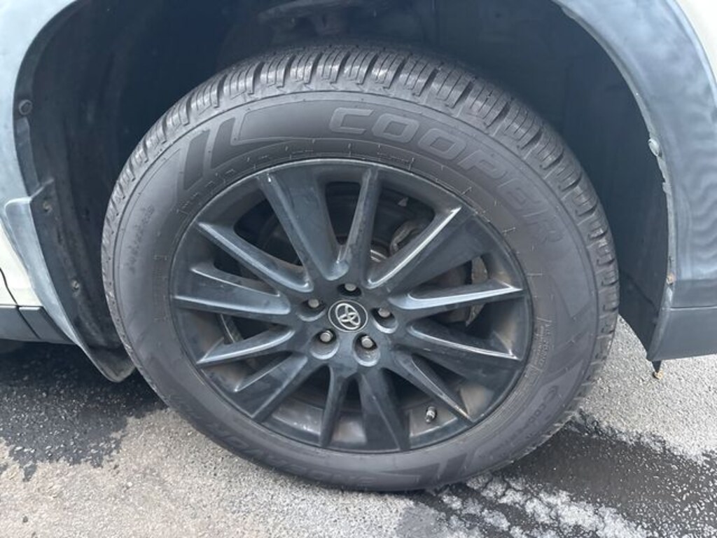 Used 2019 Toyota Highlander SE SUV