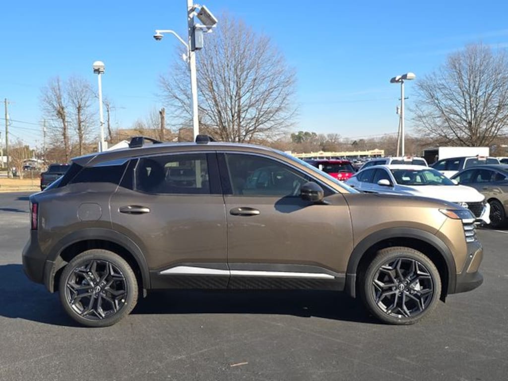 New 2026 Nissan Kicks SR SUV