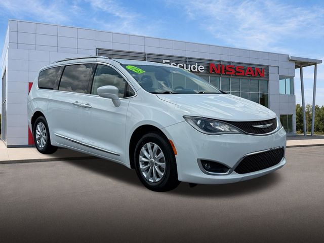 2019 Chrysler Pacifica Touring L's photo
