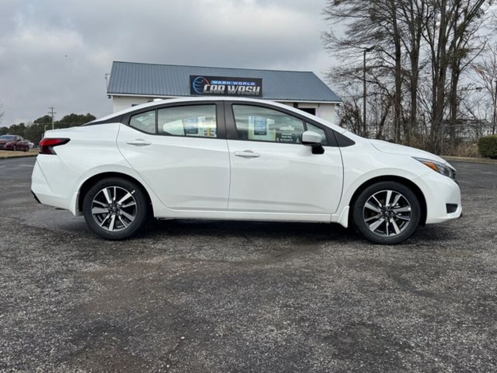 New 2025 Nissan Versa 1.6 SV Sedan