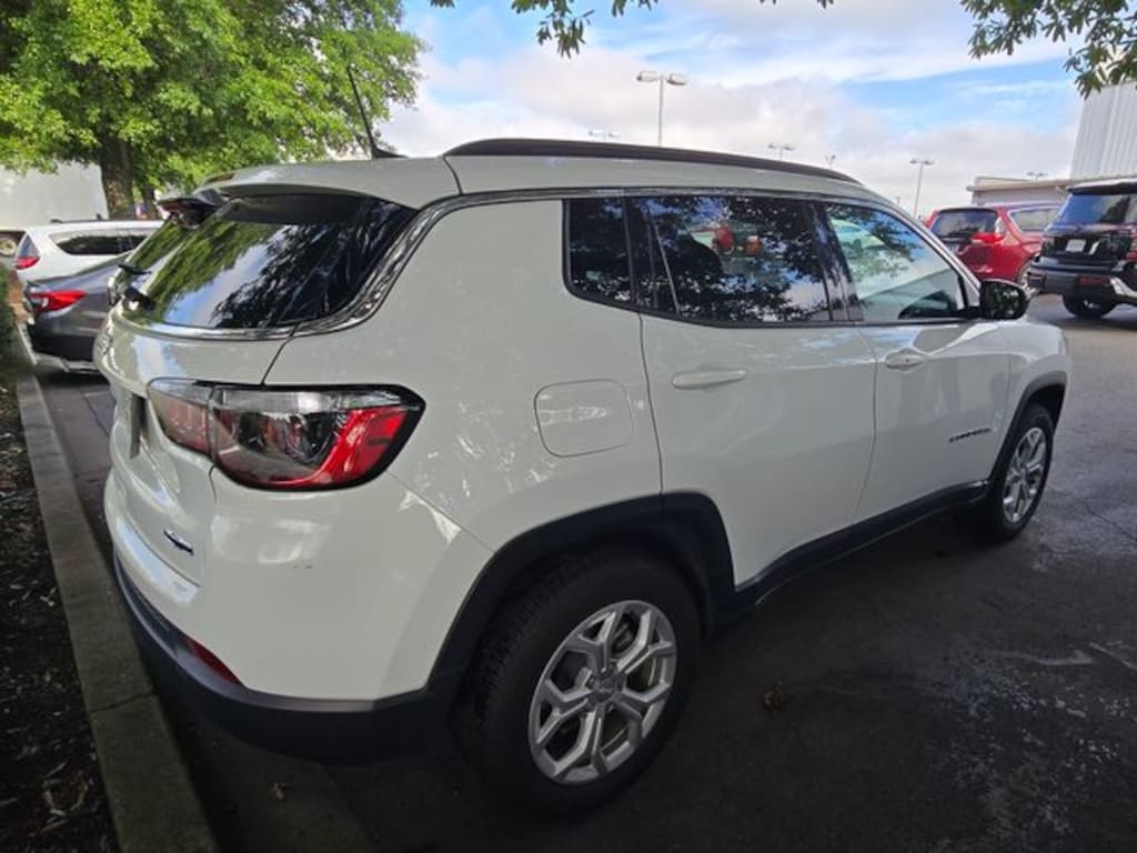 Used 2024 Jeep Compass Latitude SUV