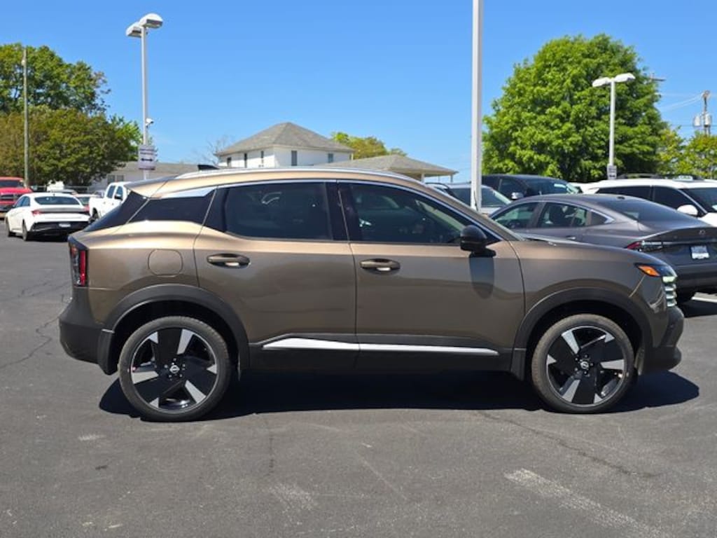 New 2026 Nissan Kicks SR SUV
