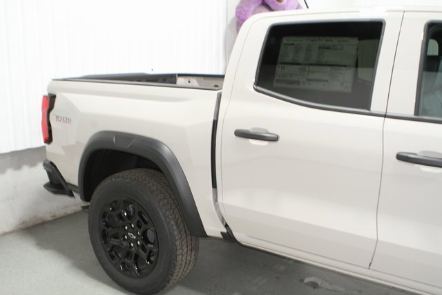 2026 Chevrolet Colorado Trail Boss photo 2