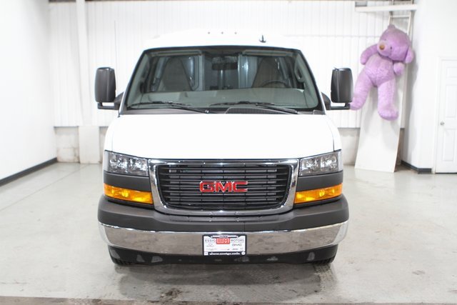 2025 Gmc Savana Cutaway 3500 photo 3