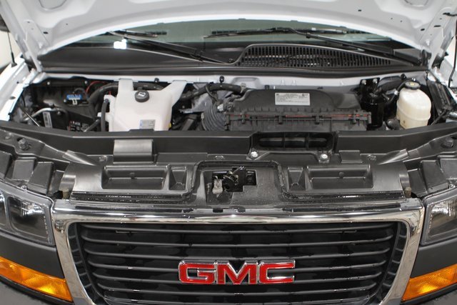 2025 Gmc Savana Cutaway 3500 photo 2