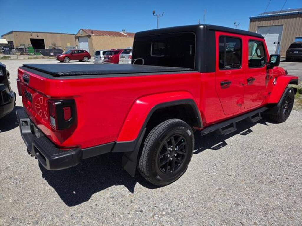 Used 2022 Jeep Gladiator Sport Truck Crew Cab