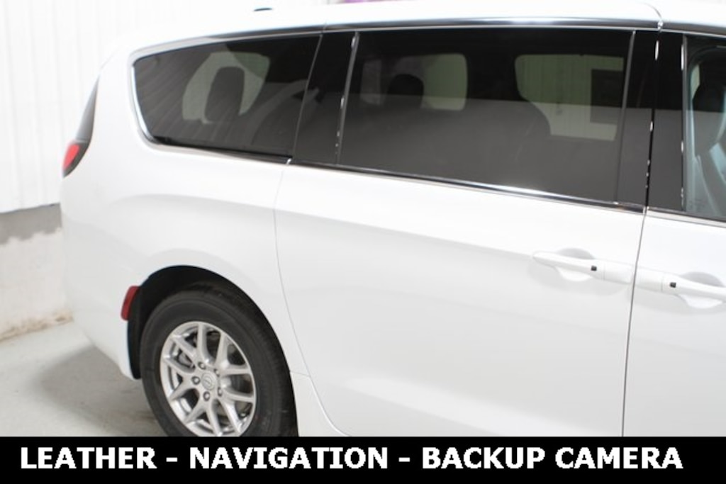 New 2026 Chrysler Pacifica SELECT Passenger Van
