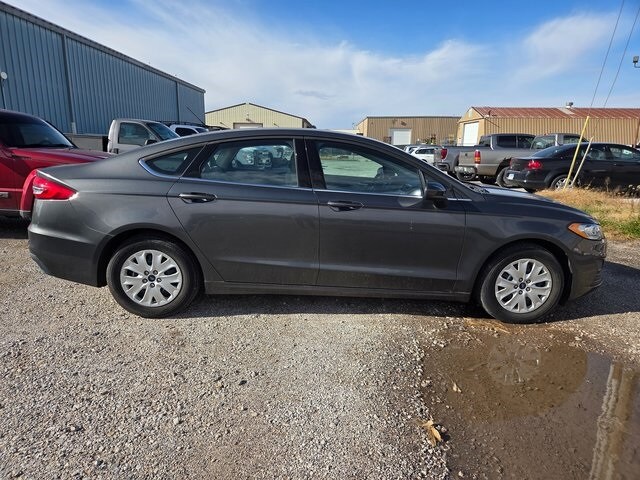 2019 Ford Fusion S photo 2