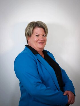 Staff member Julie Price from ID_70be48