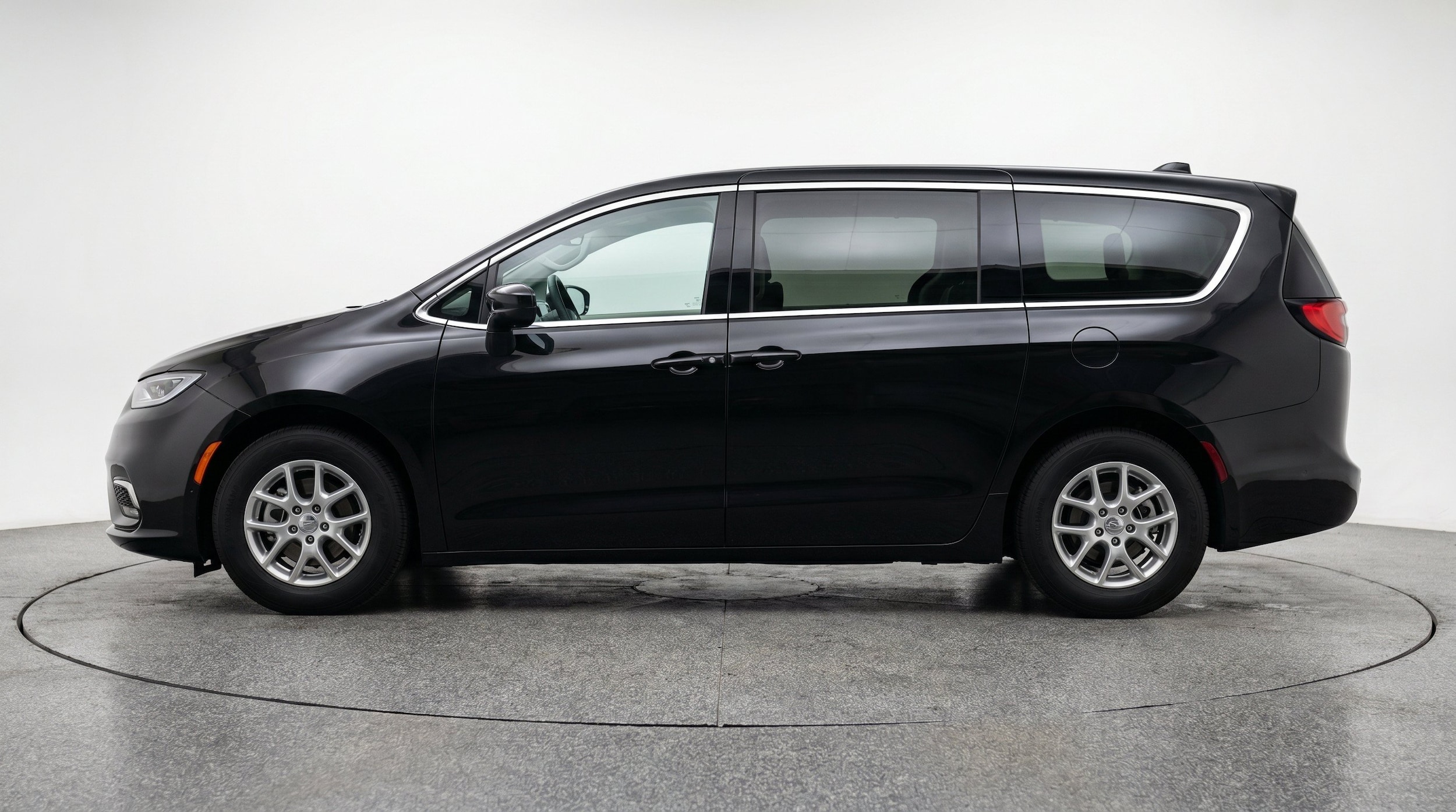 Thumbnail: 2024 Chrysler Voyager - 5