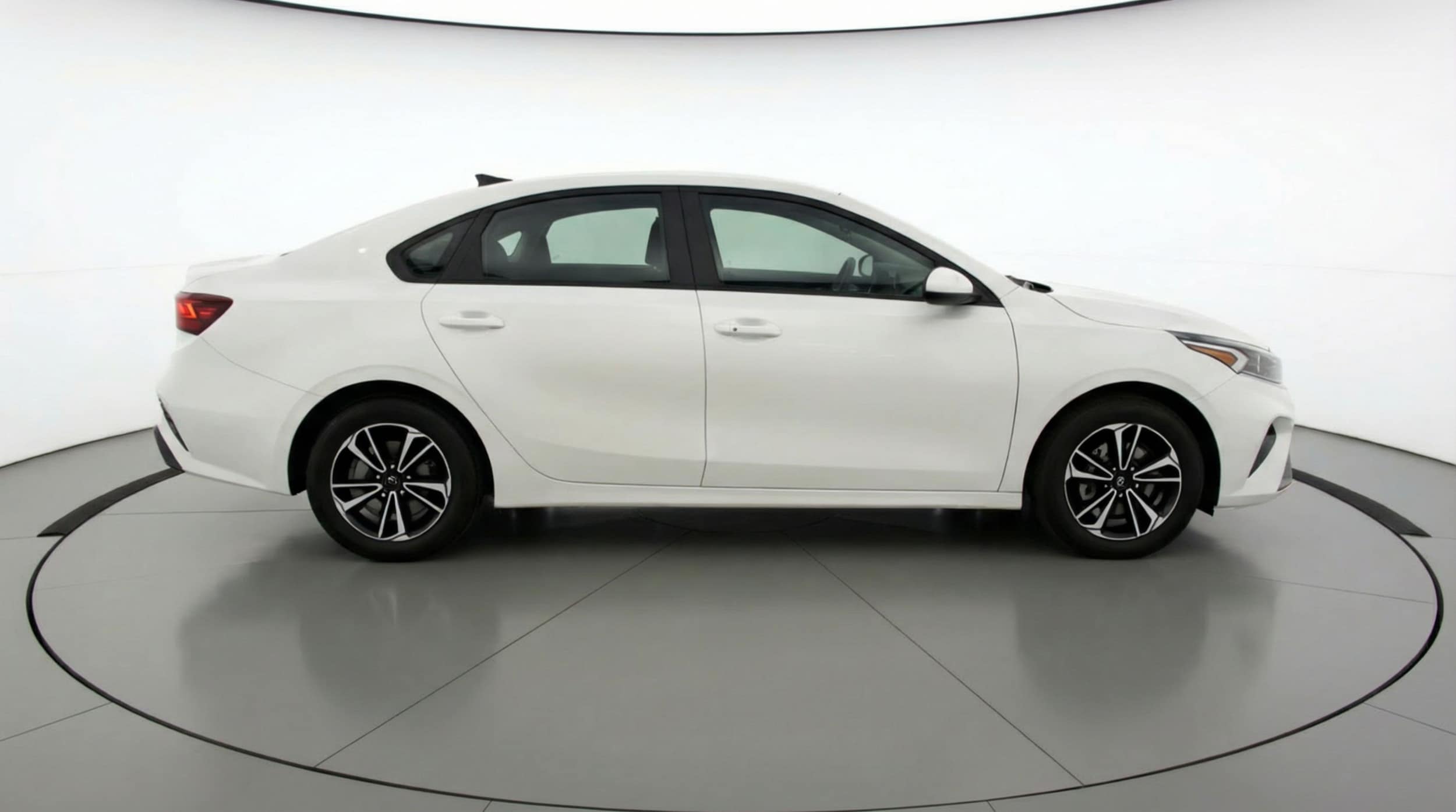 Thumbnail: 2024 Kia Forte - 8